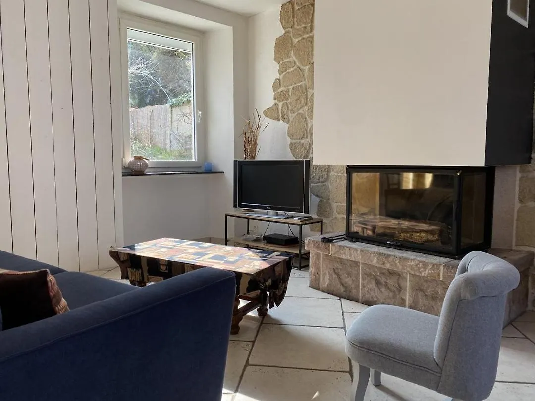 663 - Maison Individuelle Avec Un Exterieur, Situee En Plein Coeur Du Centre-Ville D'Erquy